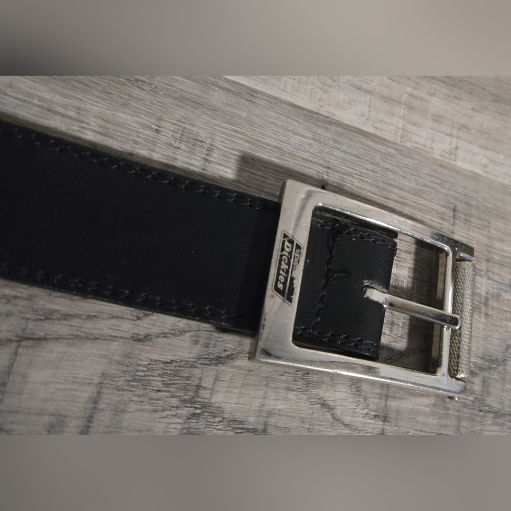 Dickies Black Genuine Leather Belt Silvertone Buckle, Sz. 32